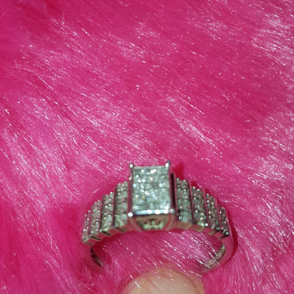 Round and Princess Cut Diamond Ring